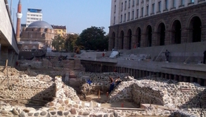 Реставрационните работи на столичното Ларго при ЦУМ