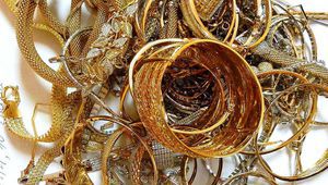 Златното съкровище, открито в сутиен на румънка