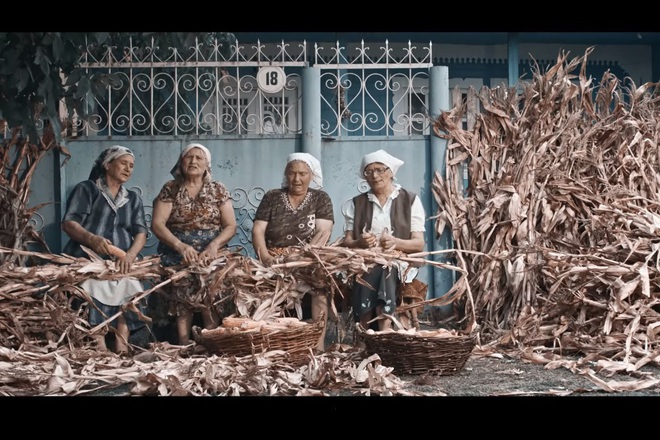 Moldovski babi peyat the show must go on