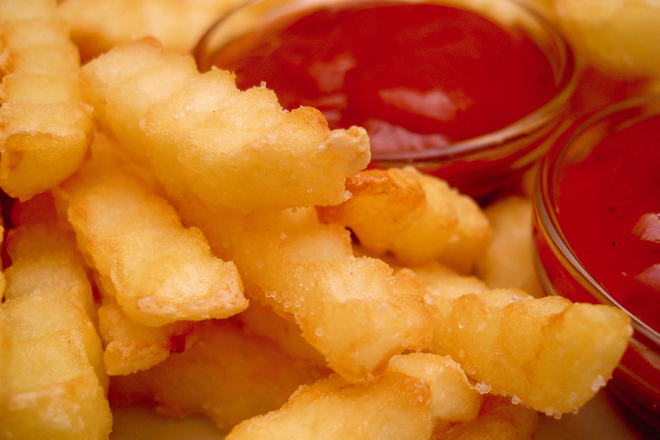 Parzheni kartofki s ketchup