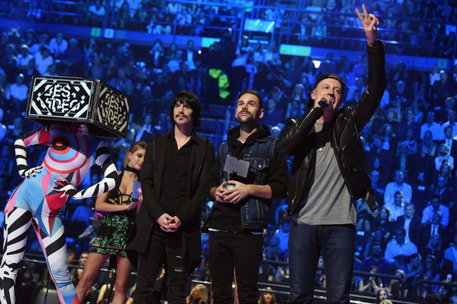 Makalmor i rayan luis s evropeyskata muzikalna nagrada 2015 za videoklip