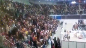 Членове на секционни комисии чакат в зала "Арена Армеец"