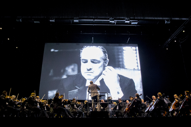 Marlon brando kato krastnika v spektakala the godfather live