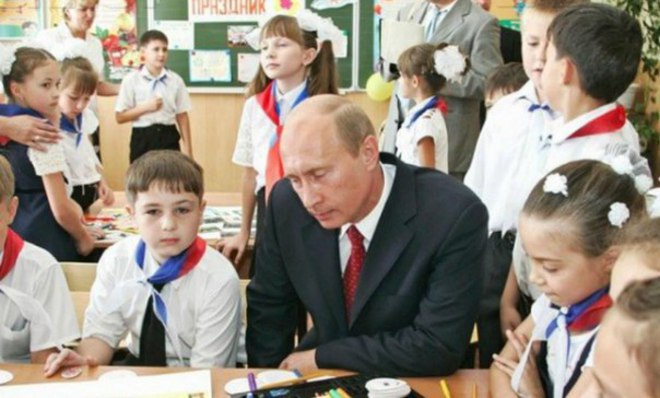 Путин с руски ученици