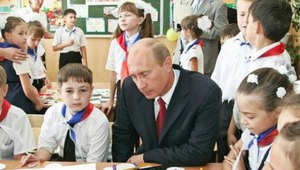 Путин с руски ученици