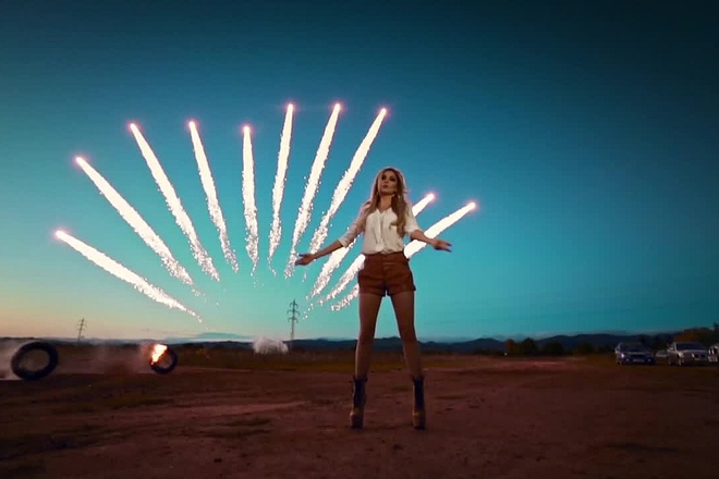 Novata pevitsa na ice cream v klipa bez strah