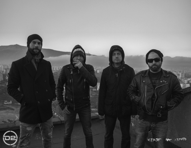 D2 в черно-бяло