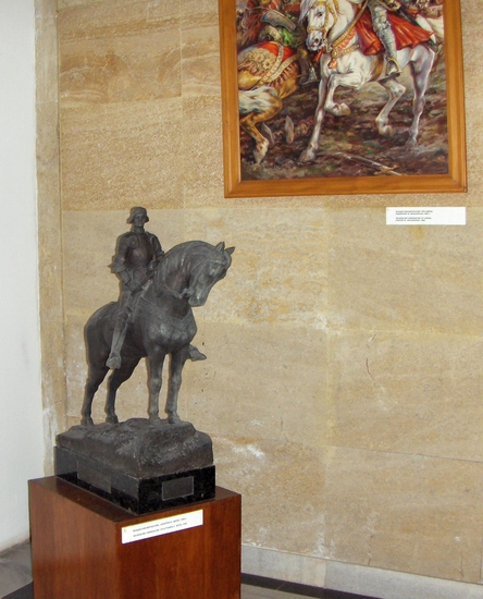 Картина и скулптура, изобразяващи Владислав Варненчик