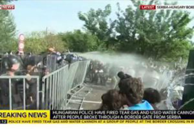 Shturm na migranti na srabskata i ungarskata granitsa