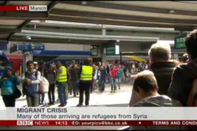 Hora aplodirat migranti koito sa pristignali na germaniya