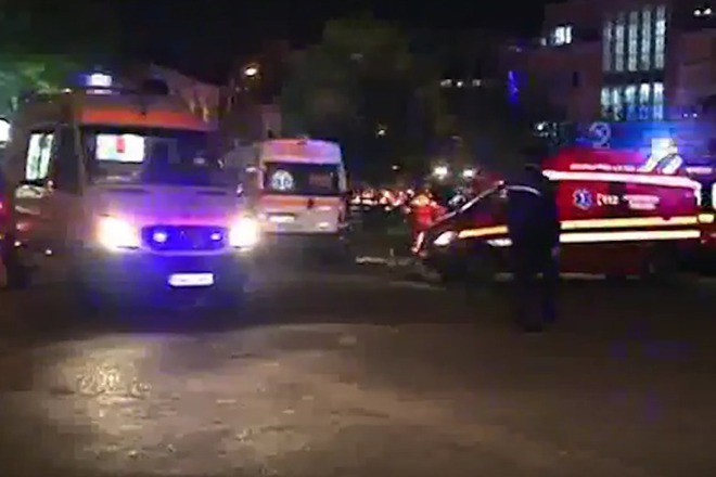 Pozhar ubi i rani desetki v klub v bukuresht po vreme na pesenta za smartta