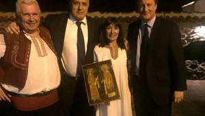 Борисов и Камерън сред нестинари