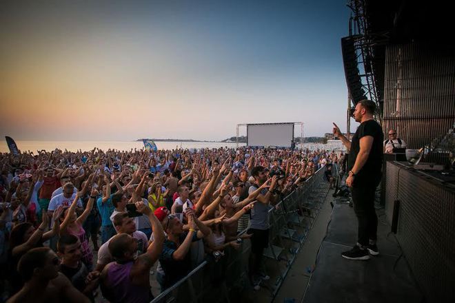 Mark nayt i dzheymi dzhouns napraviha uikenda na solar summer nezabravim
