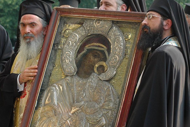 Tsarkvi i manastiri v koito se sbadvat zhelaniya