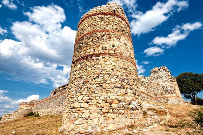 Srednovekovna krepost do selo mezek