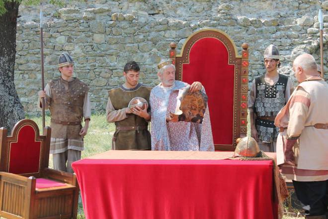 Unikalen turisticheski atraktsion otvori vrati kray mezek