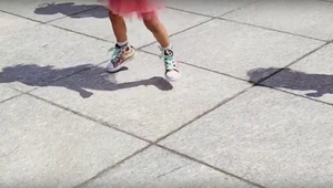 Хевън Кинг танцува на раппарчето Watch Me