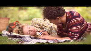 Сара и Хуан от рекламата на дъвки Extra