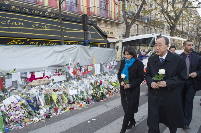 Пред зала "Батаклан" в Париж