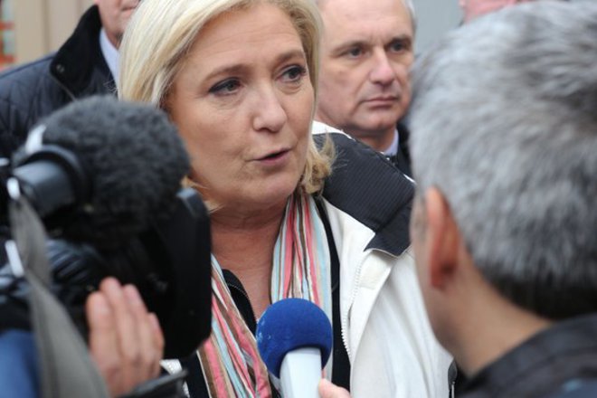 Marin lyo pen pred zhurnalisti