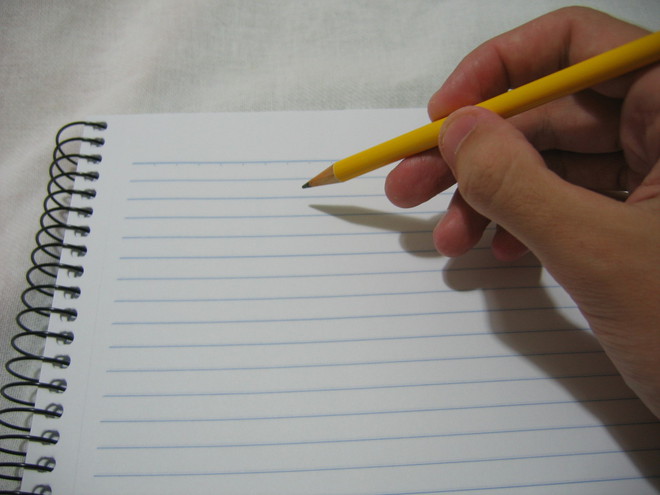 С молив върху листа