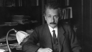 Алберт Айнщайн в кабинета си, 1920 г.