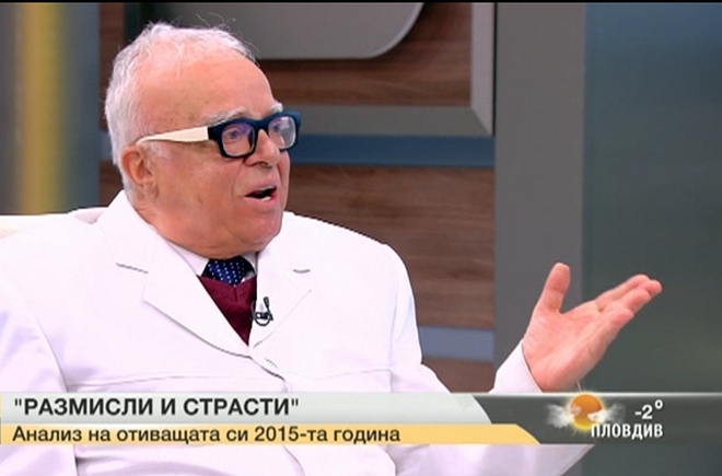 Проф. Вучков като мъжът в бяло