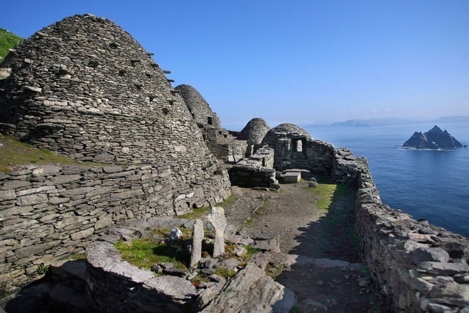 Manastirat na irlandskiya ostrov skelig maykal