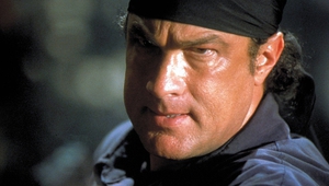 Стивън Сегал в едър план