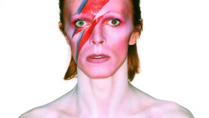 Дейвид Боуи, фотографиран от Брайън Дъфи за Aladdin Sane (1973)