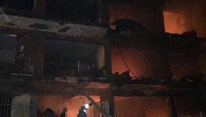 Полицията разчиства след взрив на кола бомба