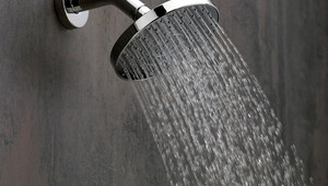 Под душа в банята