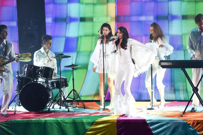 Християна Лоизу пее диско