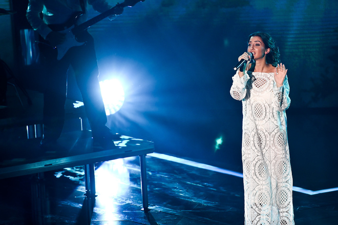 Християна Лоизу пее "Повей, ветре"