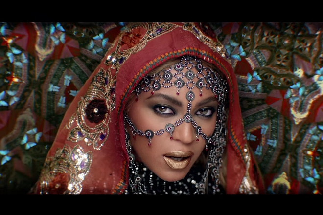 Biyonse v klipa na koldpley hymn for the weekend