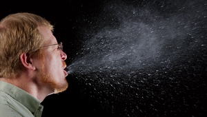 Как се разпространяват вируси при кихане