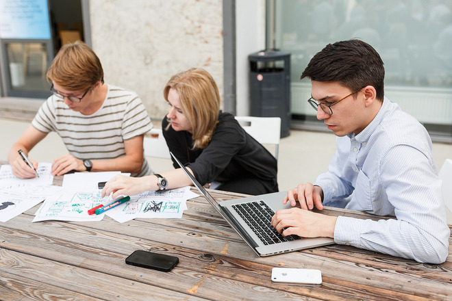 Biznesat stava vse po mlad