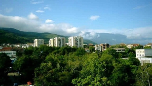 Изглед от Петрич и планината Беласица