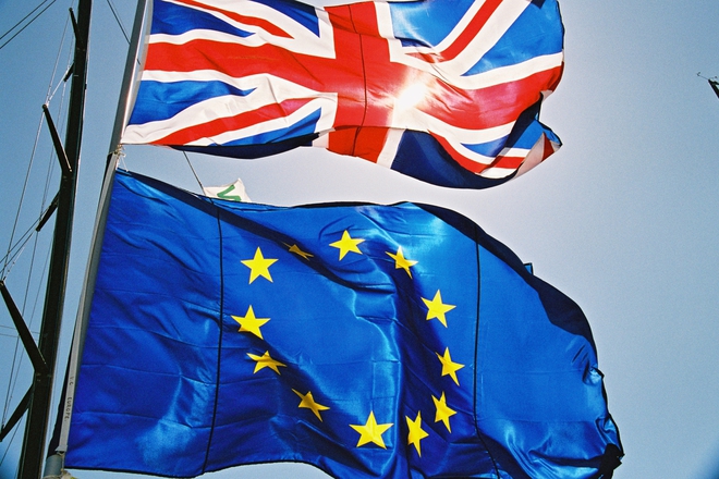 Britanskoto zname i evropeyskiya flag