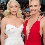 Лейди Гага и Чарлийз Терон като мартеничка