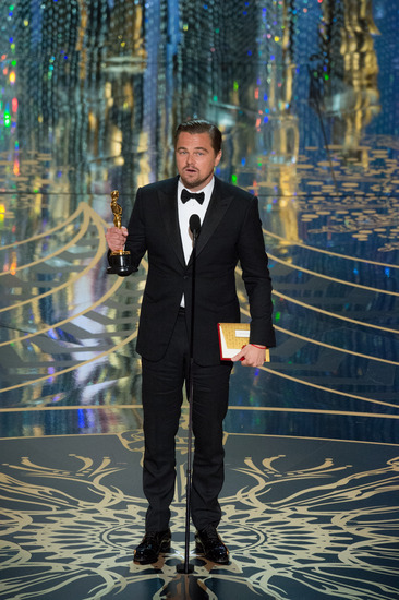 Леонардо ДиКаприо получава своя първи "Оскар"