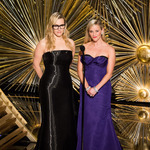 Кейт Уинслет и Рийз Уидърспун на сцената на "Оскарите"