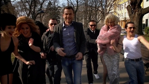 Ненчо Балабанов и колегите му в клипа "Рестарт"