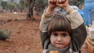 4-годишно дете от Сирия, което "се предава" при вида на камера