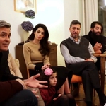 Джордж Клуни и Амал със сирийски бежанци в Берлин