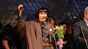 Елица Петкова с наградата за "Жалейка"