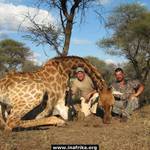 Стоичков позира с убит жираф