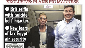 Снимка за спомен с похитителя на египетския самолет