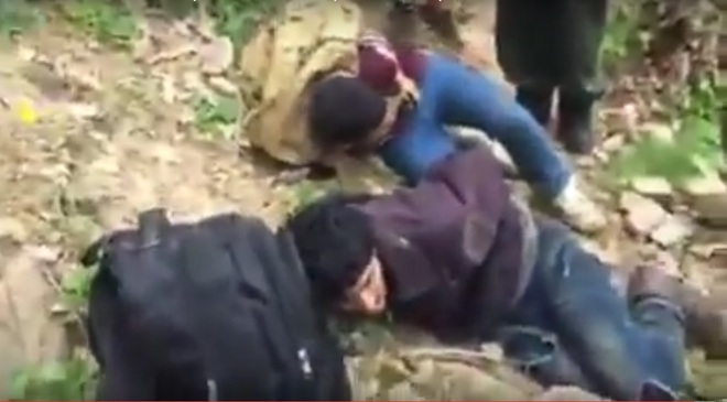 Граждански патрули залавят бежанци на границата