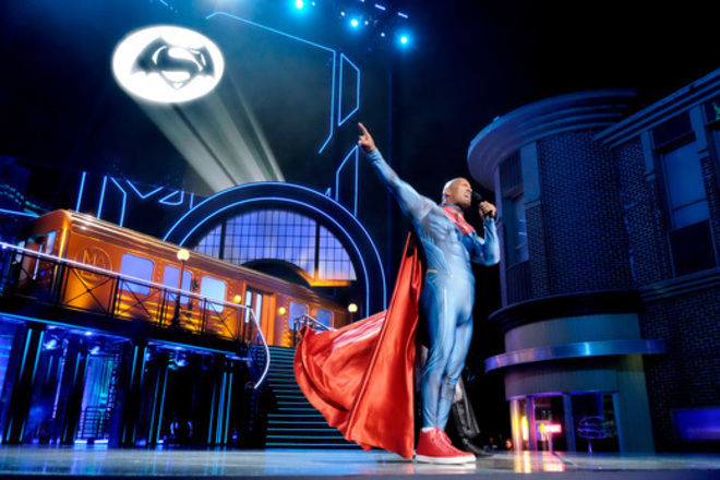 Скалата в костюма на Супермен
